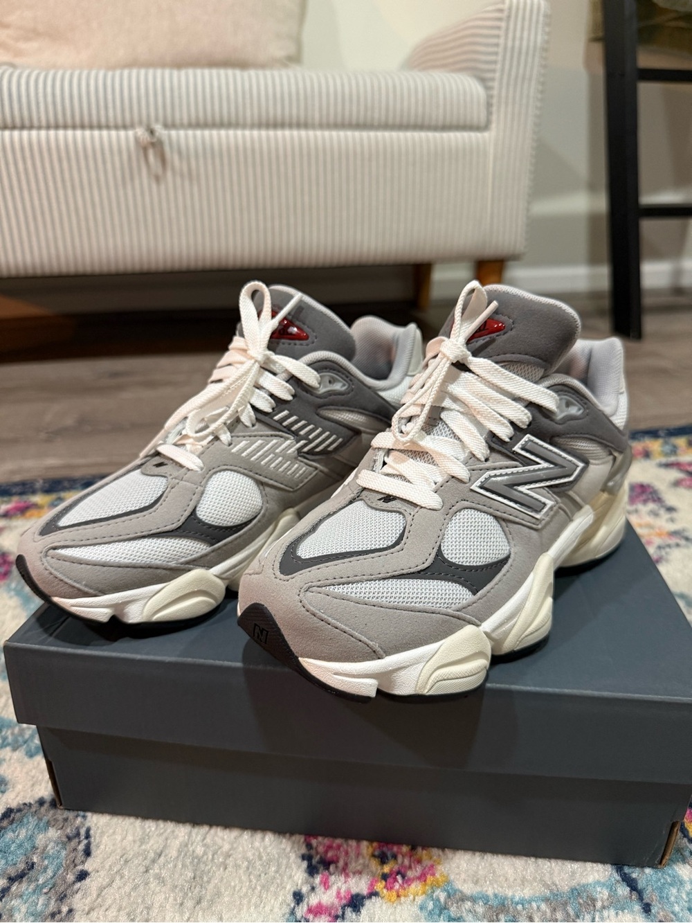 New Balance Men’s Gray and Cream Retro Runner Sneakers (Worn as Women’s Size 7)